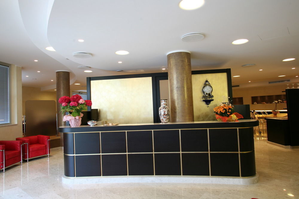 Hotel 5 Vie Almenno San Salvatore Buitenkant foto