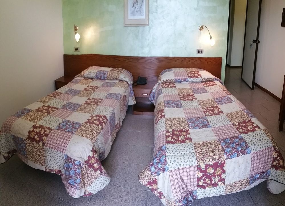 Hotel 5 Vie Almenno San Salvatore Buitenkant foto